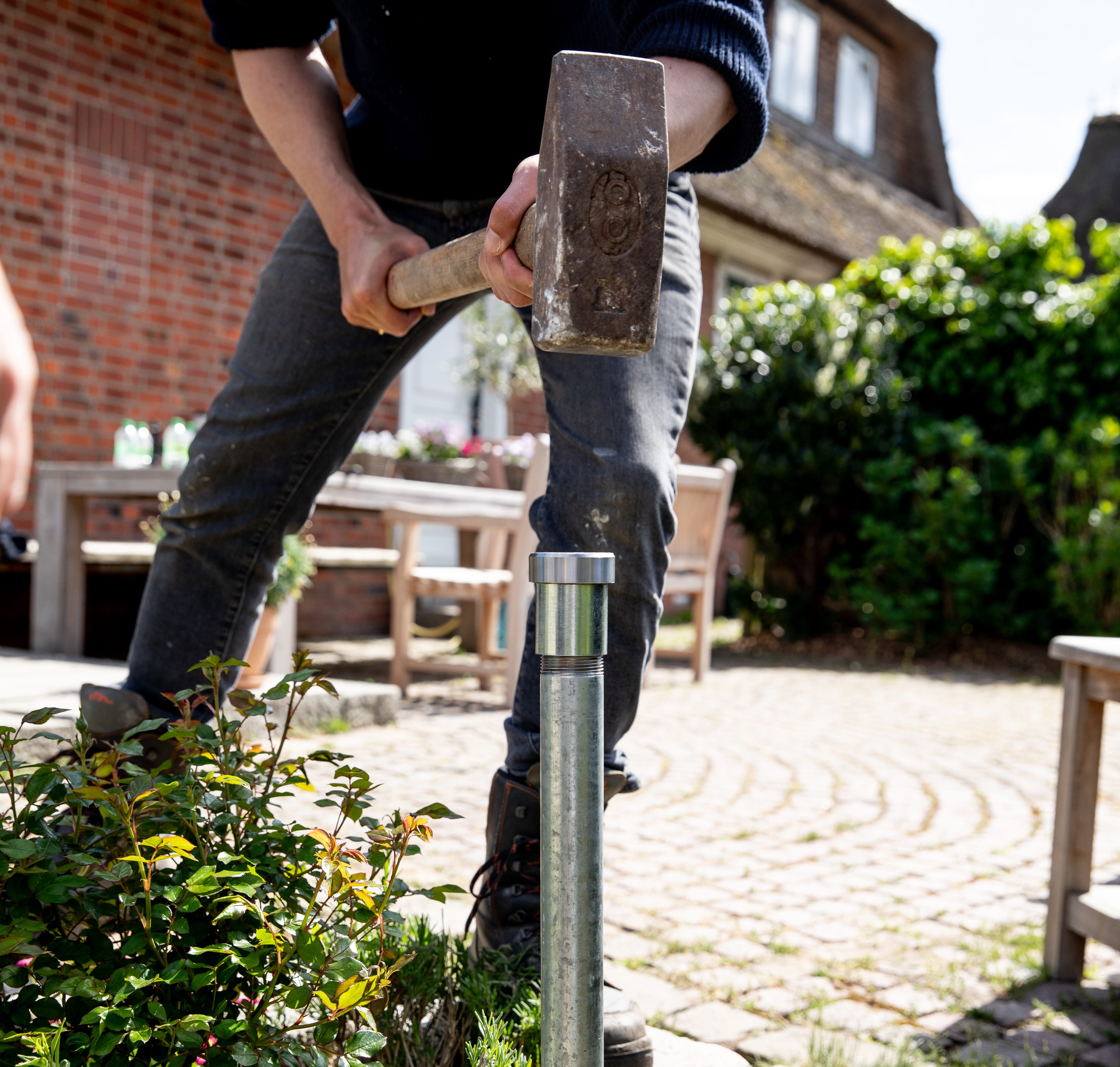 Brunnen selbst bauen mit dem Komplettset von brunnenandi.de Brunnenbau mit Vorschlaghammer